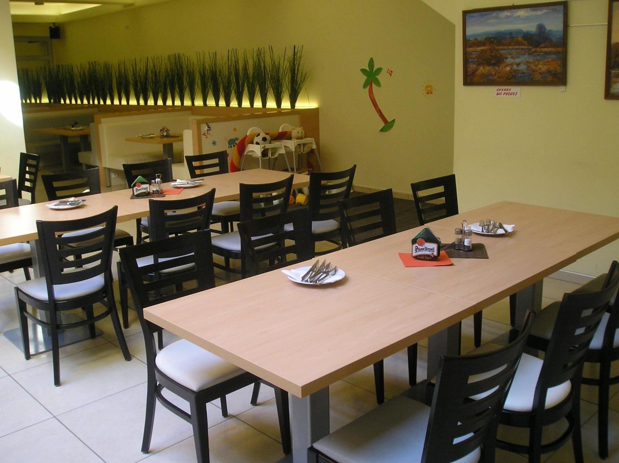 Hotel Kaskada Ledec nad Sazavou Luaran gambar