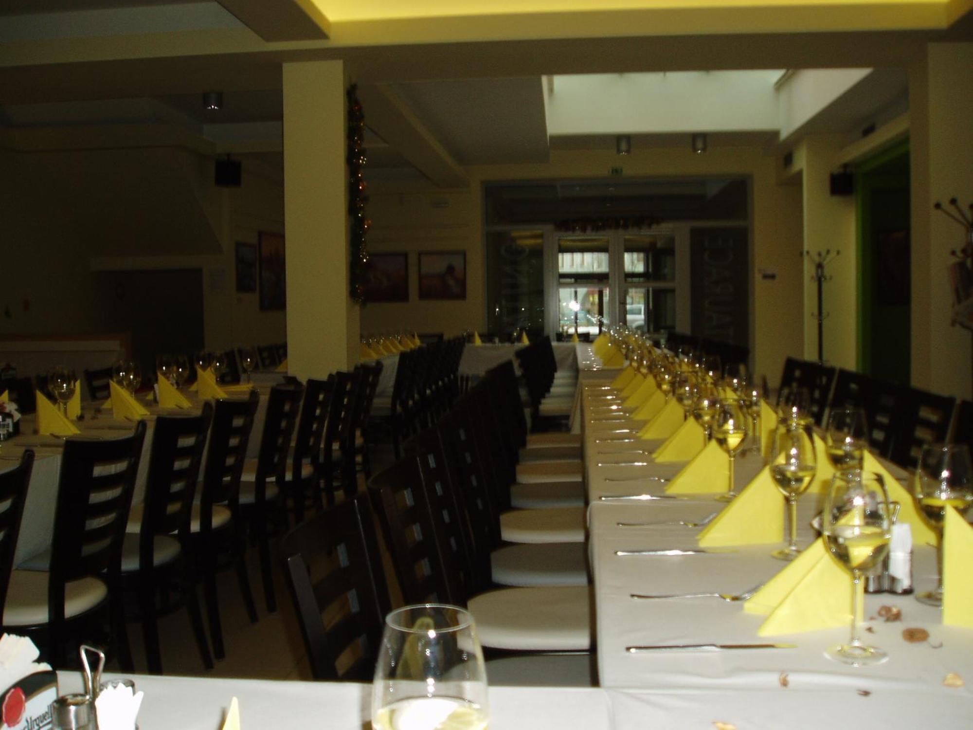 Hotel Kaskada Ledec nad Sazavou Luaran gambar